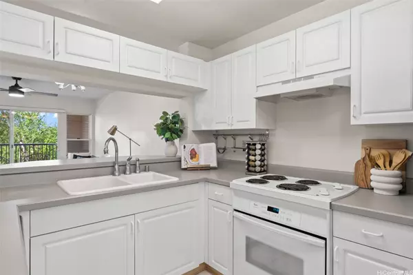 3075 Ala Poha PL #303, Honolulu, HI 96818