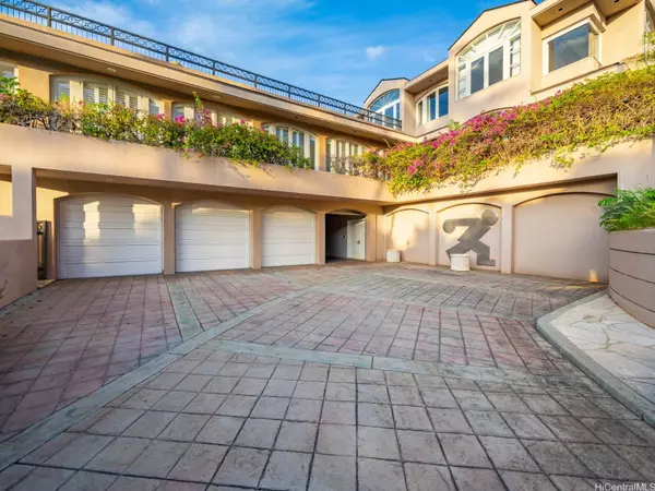 3239 Noela DR, Honolulu, HI 96815