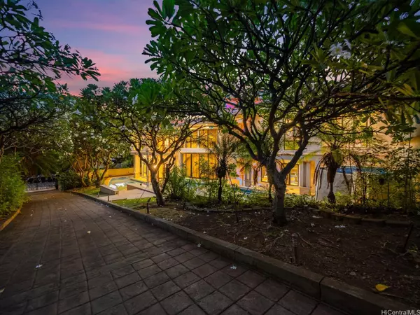 3239 Noela DR, Honolulu, HI 96815