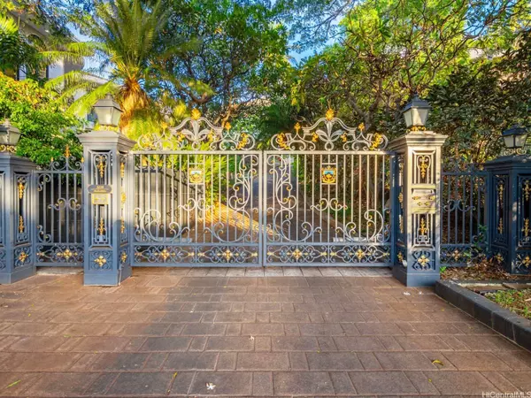 3239 Noela DR, Honolulu, HI 96815