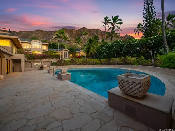 3239 Noela DR, Honolulu, HI 96815