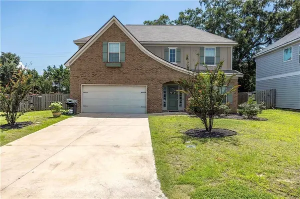 112 White Oak PL, Smiths Station, AL 36877