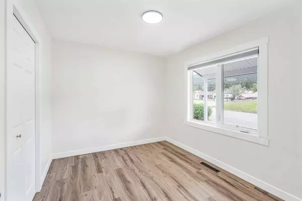 21546 27 AVE, Bellevue, AB T0K 0C0