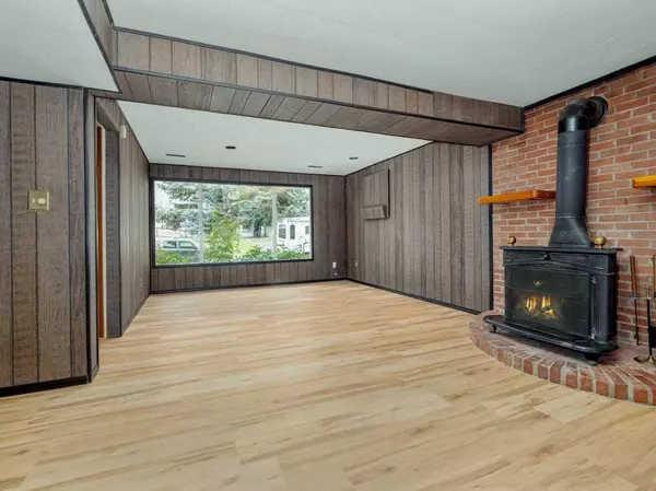 724 Florence ST, Pincher Creek, AB T0K 1W0