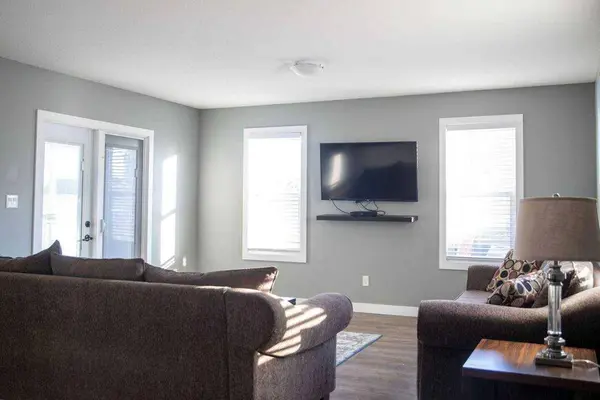 1048 Elk AVE, Pincher Creek, AB T0K 1W0