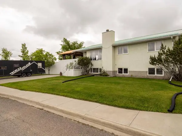 640 Tumbleweed AVE, Pincher Creek, AB T0K 1W0