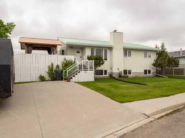 640 Tumbleweed AVE, Pincher Creek, AB T0K 1W0