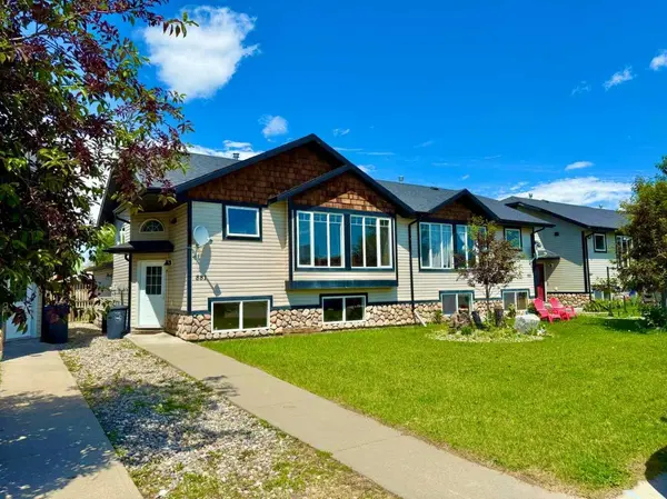 881 Kettles ST, Pincher Creek, AB T0K 1W0
