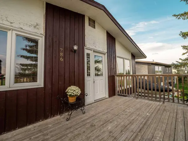 786 Isabel, Pincher Creek, AB T0K 1W0