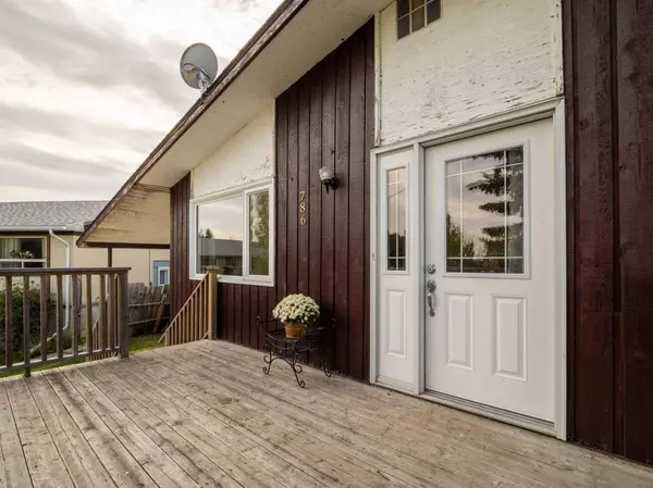 786 Isabel, Pincher Creek, AB T0K 1W0