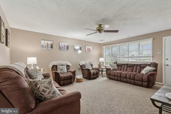 11 DOGWOOD DR, Douglassville, PA 19518