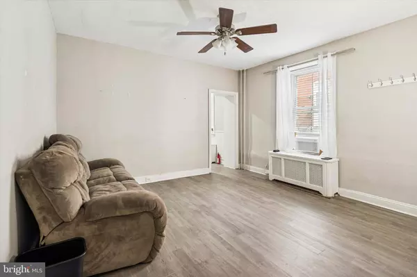 352 CARSON ST, Philadelphia, PA 19128