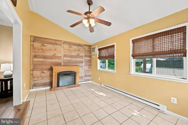1734 CALAMIA DR, Norristown, PA 19401
