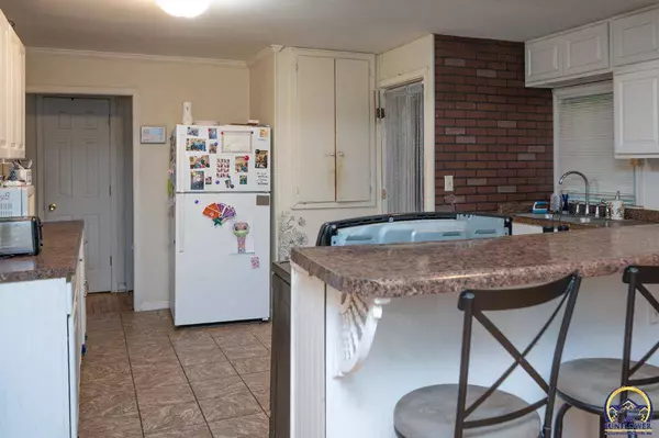 825 NE Winfield AVE, Topeka, KS 66616