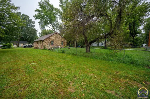 825 NE Winfield AVE, Topeka, KS 66616