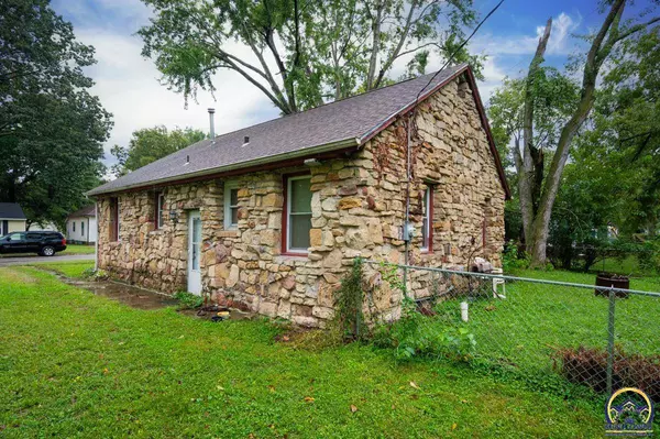 825 NE Winfield AVE, Topeka, KS 66616