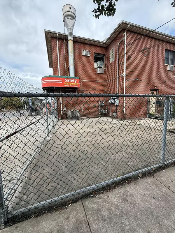 5819 College Point BLVD, Flushing, NY 11355