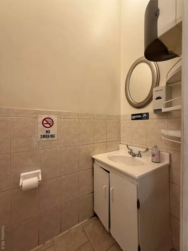 5819 College Point BLVD, Flushing, NY 11355