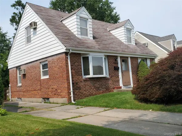 2332 206th ST, Bayside, NY 11360