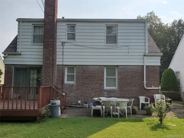 2332 206th ST, Bayside, NY 11360