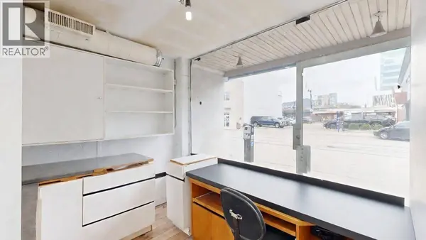 555 Lawrence Avenue, Kelowna, BC V1Y6L8