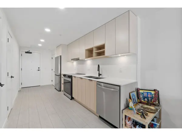 10488 138A ST #B102, Surrey, BC V3T0W4
