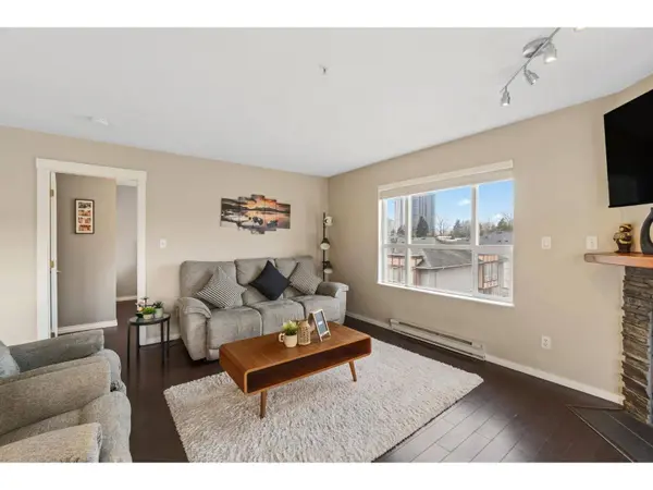 13955 LAUREL DR #405, Surrey, BC V3T1A8