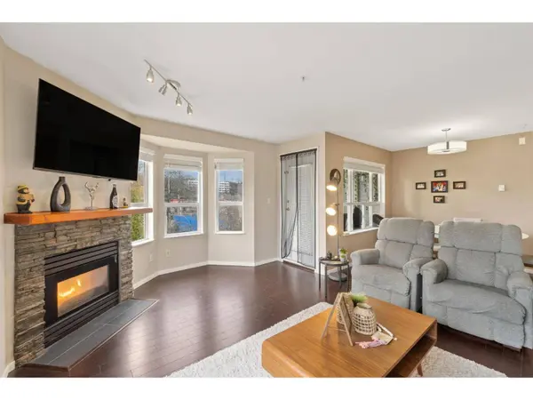 13955 LAUREL DR #405, Surrey, BC V3T1A8