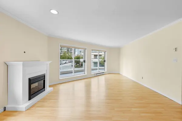 1378 George ST #209, White Rock, BC V4B 3Z9