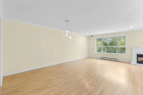 1378 George ST #209, White Rock, BC V4B 3Z9