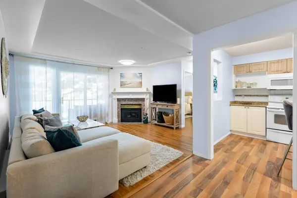 20433 53 AVE #206, Langley, BC V3A 7A6