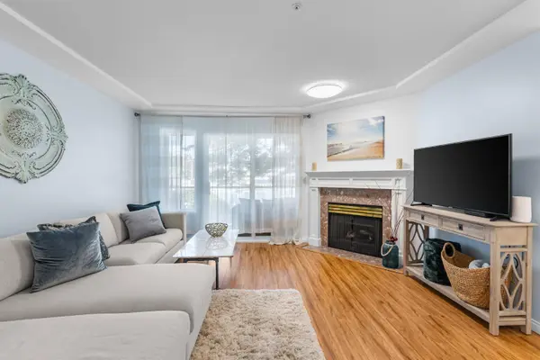 20433 53 AVE #206, Langley, BC V3A 7A6