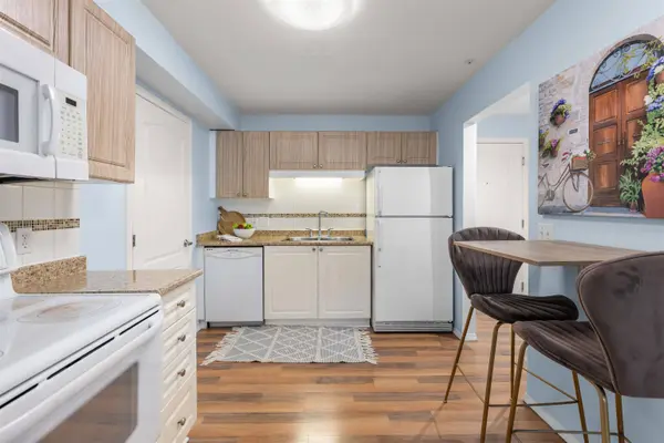 20433 53 AVE #206, Langley, BC V3A 7A6