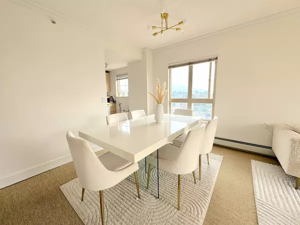 121 W 15th ST #1503, North Vancouver, BC V7M 1R8