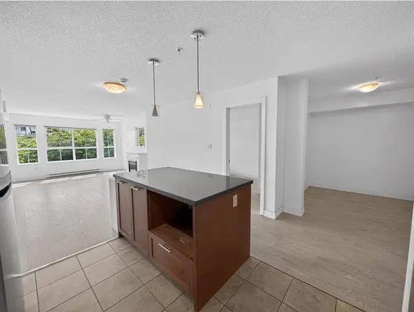 19673 Meadow Gardens WAY #207, Pitt Meadows, BC V3Y 0A1