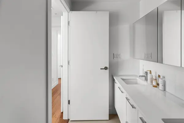 108 E 1st AVE #1001, Vancouver, BC V5T 0E4