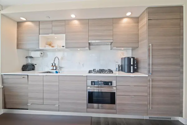 602 Como Lake AVE #602, Coquitlam, BC V3J 0G2