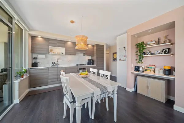 602 Como Lake AVE #602, Coquitlam, BC V3J 0G2
