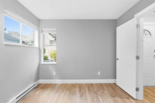 19160 119 AVE #8, Pitt Meadows, BC V3Y 2L7