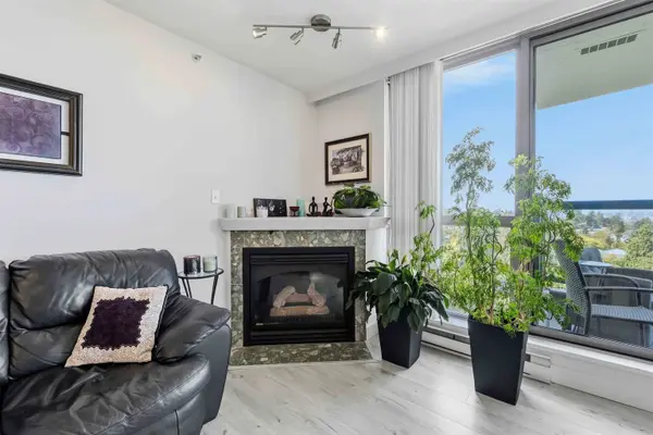 10899 University DR #1104, Surrey, BC V3T 5V2