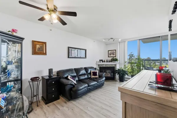 10899 University DR #1104, Surrey, BC V3T 5V2