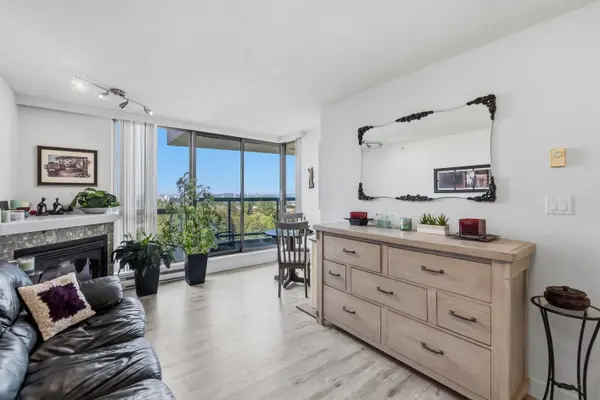 10899 University DR #1104, Surrey, BC V3T 5V2