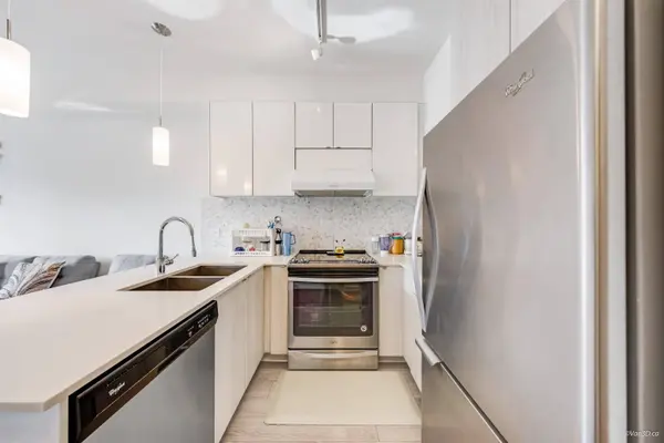 6468 195a ST #202, Surrey, BC V4N 6R6