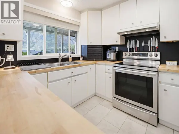 588 DURANGO Drive, Kamloops, BC V2C6Y5