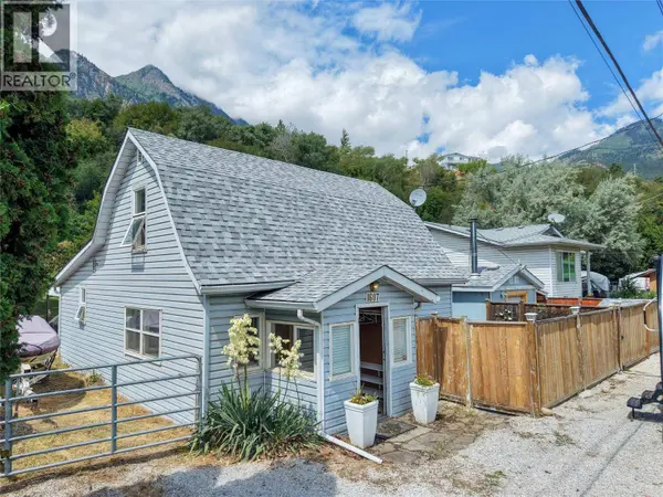 1607 PINEGROVE Street, Lillooet, BC V0K1V0