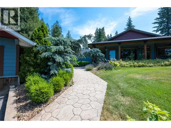 3045 Lindberg Road, Sorrento, BC V0E2W1