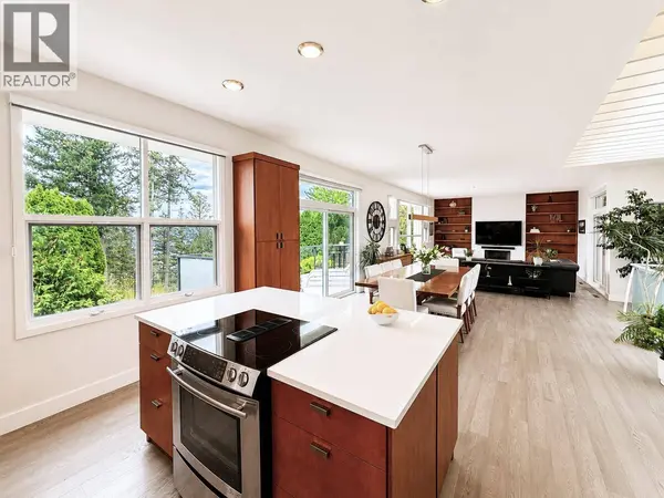 1922 Glen Gary Drive, Kamloops, BC V2E1R4