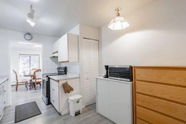 8860 No. 1 RD #108, Richmond, BC V7C 4C2