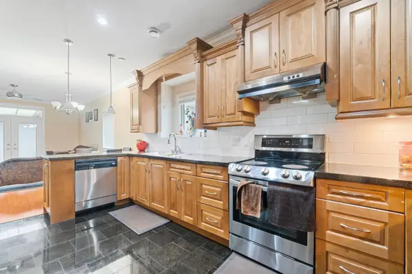 7093 126 Street ST, Surrey, BC V3W 4A8