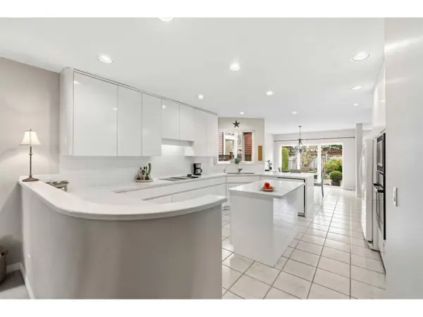 886 LEE STREET, White Rock, BC V4B4N6